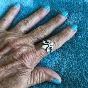 Fleur-de-lis ring